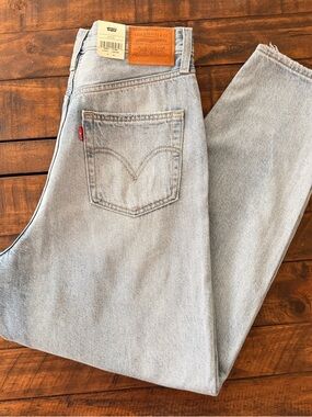 Levi’s NWT Premium Quality High Loose Taper Distressed Jeans, Women’s Size 29